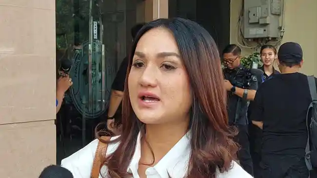 Tengku Dewi Tak Masalah Dibandingkan dengan Istri Baru Andrew Andika