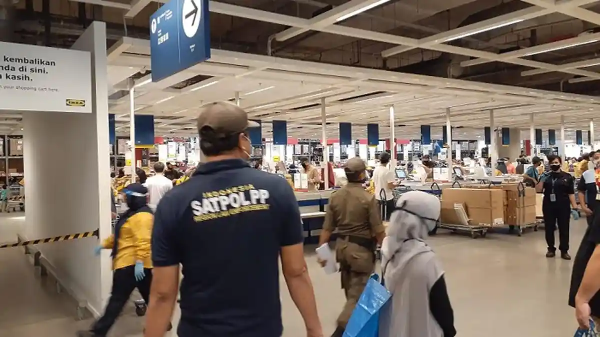 BREAKING NEWS :  IKEA Ditutup dan Didatangi Petugas Satpol PP Kota Tangerang