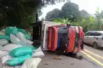 Hilang Kendali, Truk Muatan Sekam Padi Tujuan Empat Lawang Terguling di Musi Rawas