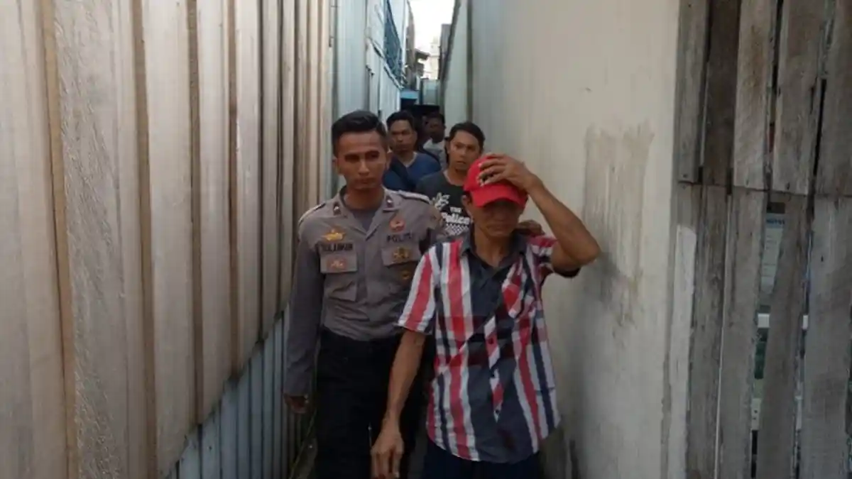 Polisi Gerebek Rumah Residivis Pengedar Narkoba di Kotabaru