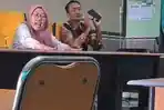 NASIB-Oknum-Guru-yang-Viral-Gebrak-Meja-dan-Bentak-Siswa-Karena-Protes-PPDS-Kini-Resmi-Dicopot.jpg