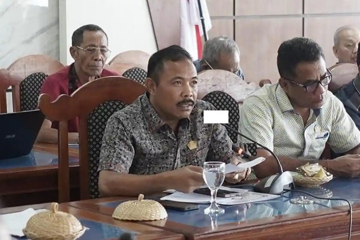 DPRD Buleleng Usulkan 50 Persen Pajak Kendaraan untuk Perbaikan Jalan
