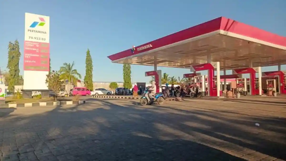 Benarkah Mobil di Atas 1.400 cc Dilarang Isi Pertalite per 1 Juni?