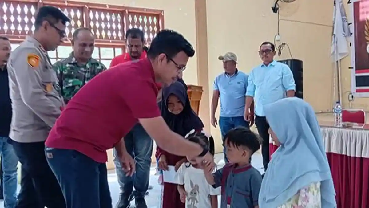 Puluhan Anak Yatim Disantuni, Peluncuran Skuad PSST Simpang Tiga Jelang ...