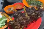 20260404_Iga-bakar-jumbo-hingga-2-kg-jadi-menu-paling-diburu-di-Warung-KPK-Balikpapan.jpg