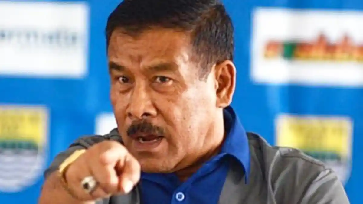 Umuh Muchtar Pusing Skuat Persib Belum Lengkap: Bidik Pemain Persik dan Persiwa