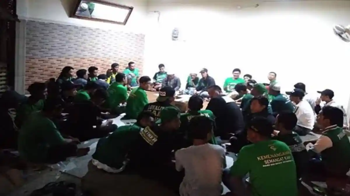 TERPOPULER BOLA: Anggota Bonek Tenggumung Bersatu Diteror Gangster hingga Draft Jadwal Persebaya