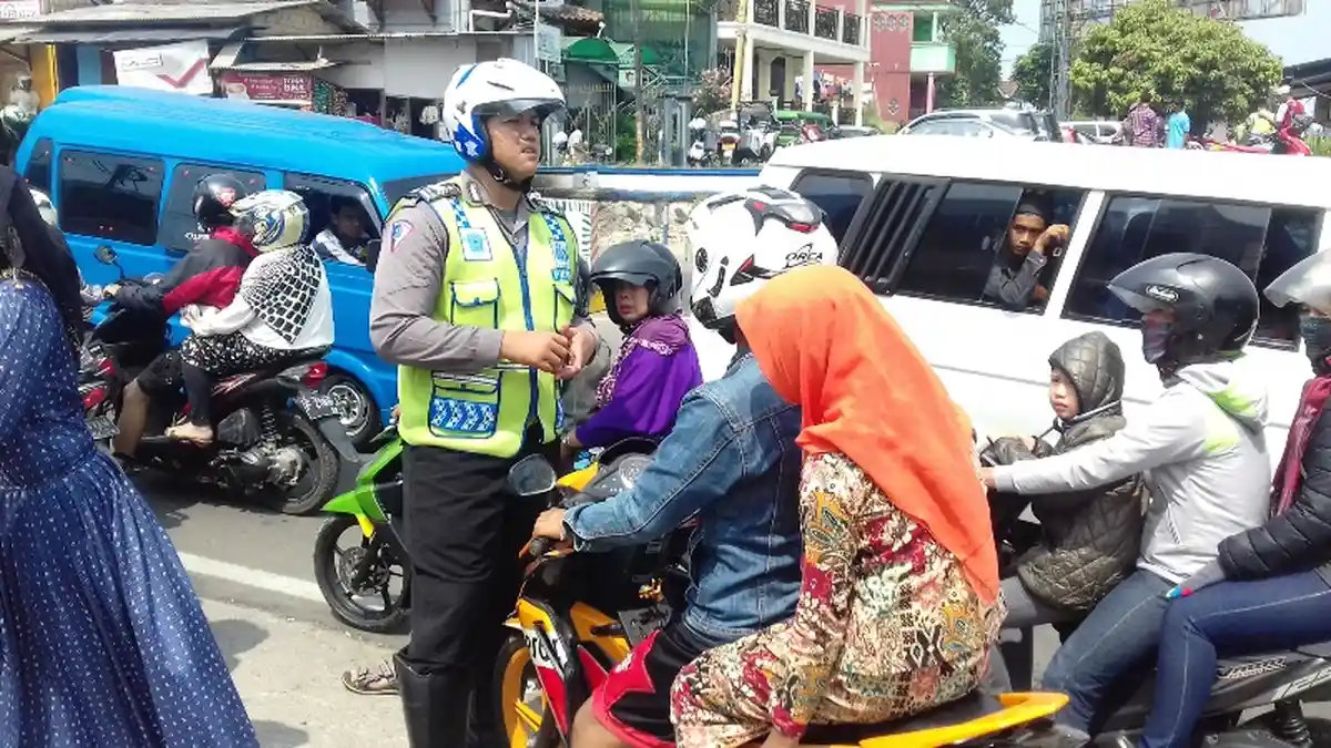 Ditilang, Pengendara Motor : STNK-nya Kebawa Sama Anak Pak