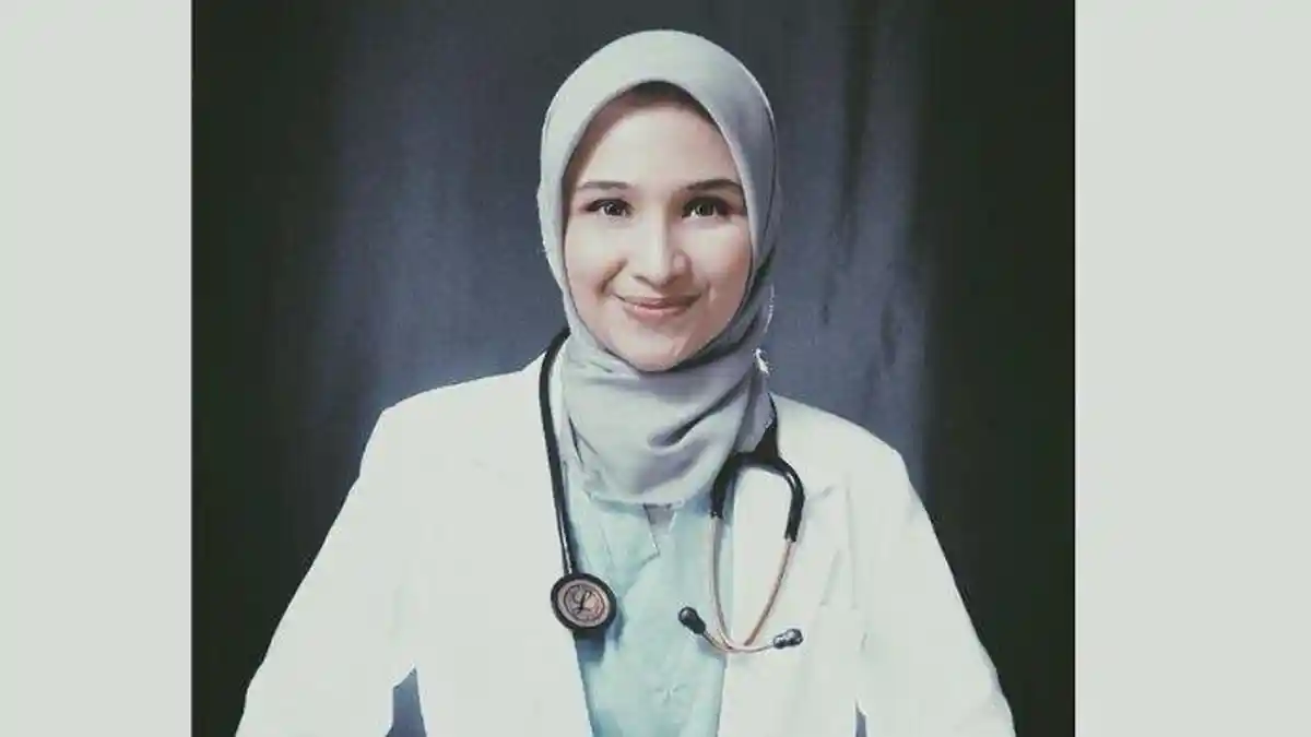 SOSOK Sarah Shahab Artis yang Banting Stir Jadi Dokter Pasien Virus Corona
