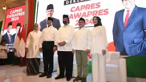 Surya-Paloh-diapit-Anies-Baswedan-dan-Muhaimin-Iskandar-pada-Deklarasi-Capres-Cawapres-2024.jpg