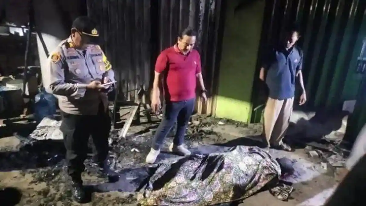 Kecelakaan Maut di Bekasi, Pemotor Hindari Tabrakan Malah Tabrak Kios Bensin, Tewas Terbakar