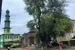 Pohon-Asam-di-Pelataran-Masjid-Jami-As-Sholihin.jpg