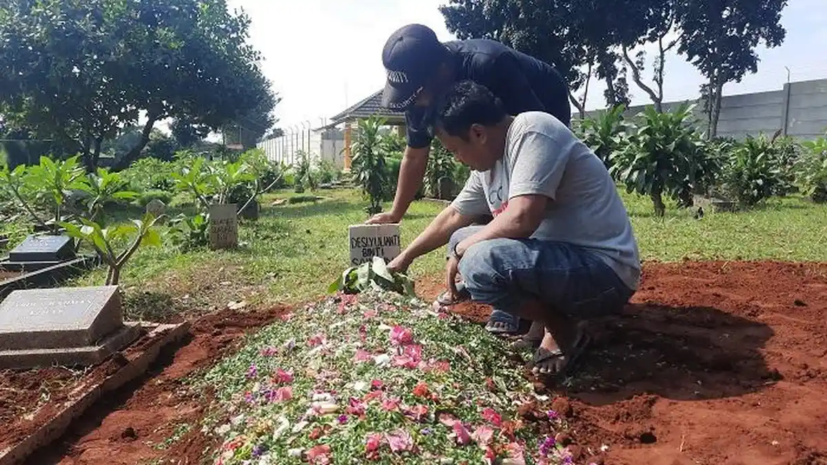 Duka Mendalam Pasutri Saimun-Masdewati Ditinggalkan Anak Semata Wayang akibat Kecelakaan di Subang