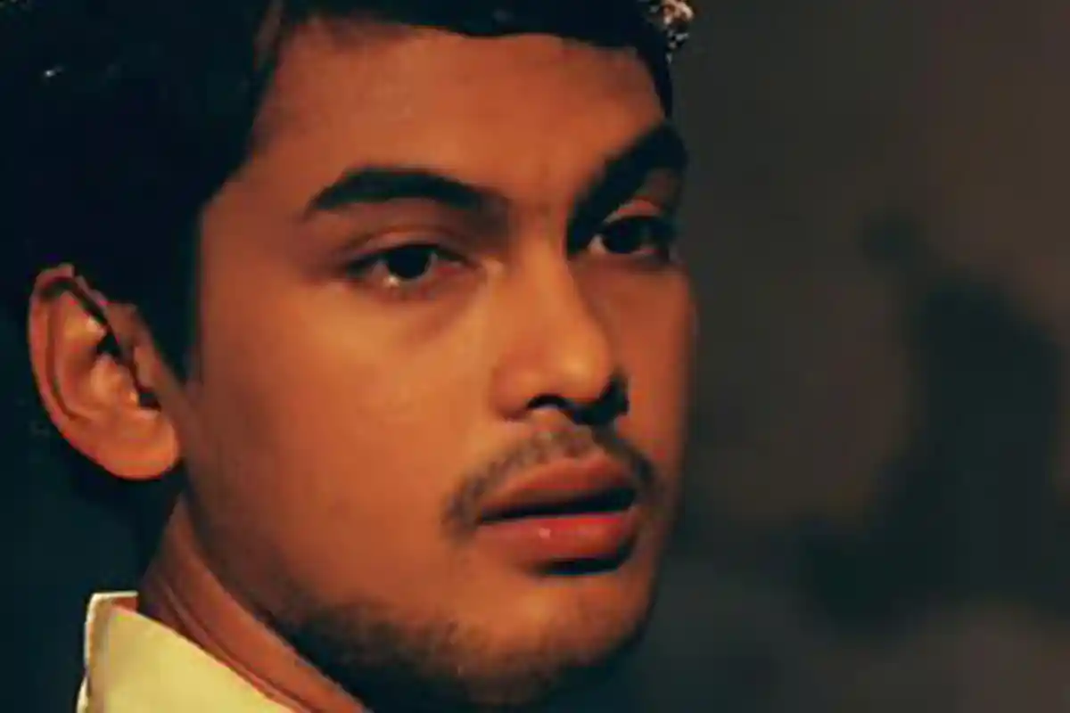 Warganet Miris Lihat Kelakuan Ridwan Ghany dan Adhitya saat Ayah Mertua Dikubur, Perhatikan Salahnya