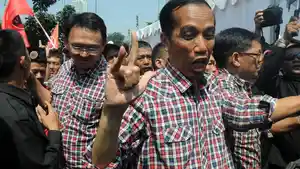 Jokowi-Ahok-Tunjukan-Jari-Metal.jpg