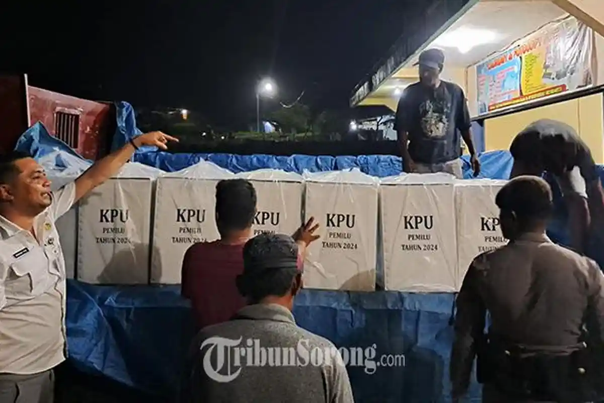 KPU Sorong Selatan Distribusikan 800 Bilik Suara dan 100 Kotak Suara ke 15 Distrik