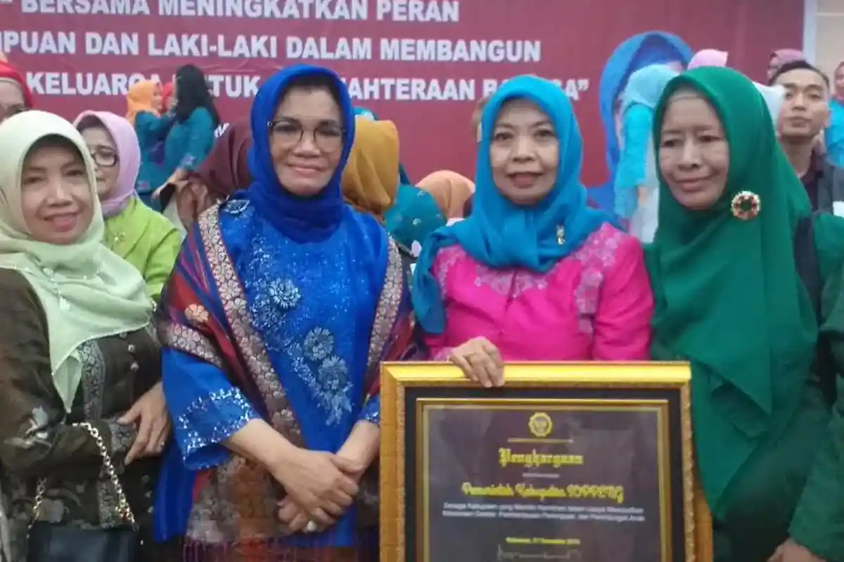 DPPPA Soppeng Raih Penghargaan  Gubernur Sulsel