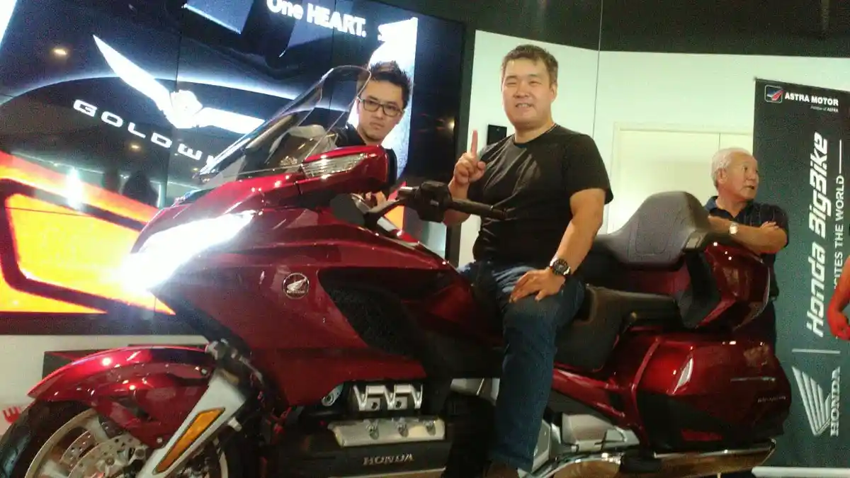Serah Terima, Pengusaha Asal Malang Ini Langsung Geber Honda Gold Wing Touring ke Flores