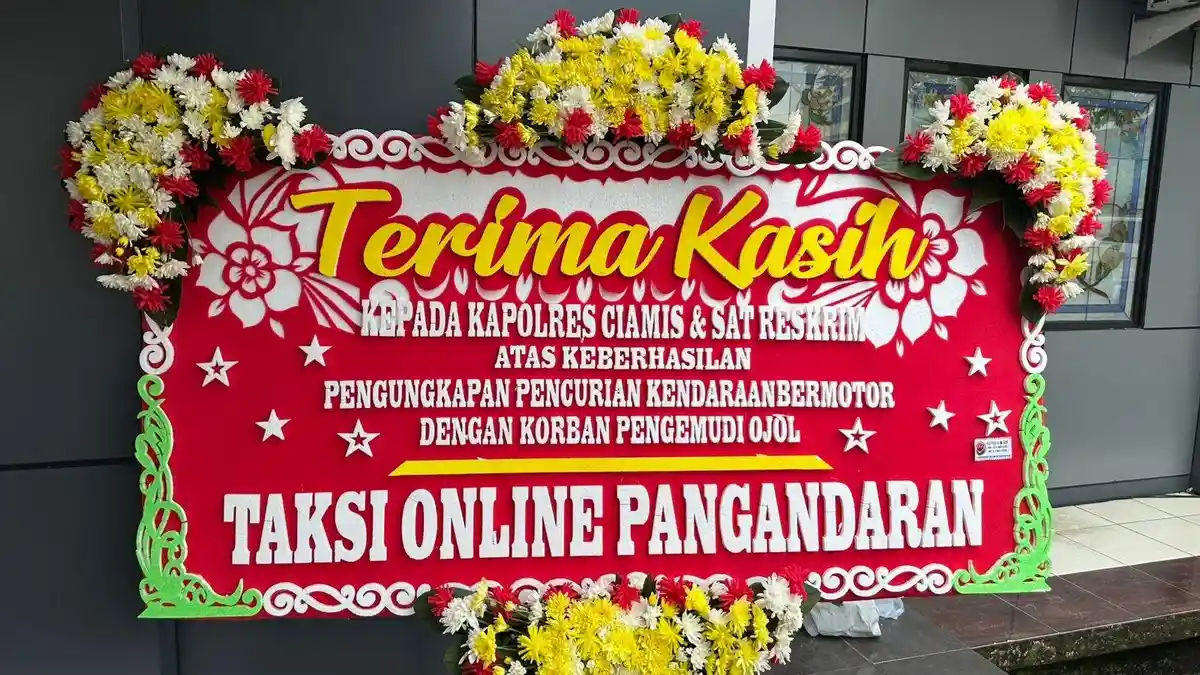 Polres Ciamis Dapat Karangan Bunga karena Ungkap Pencurian Taksi Online