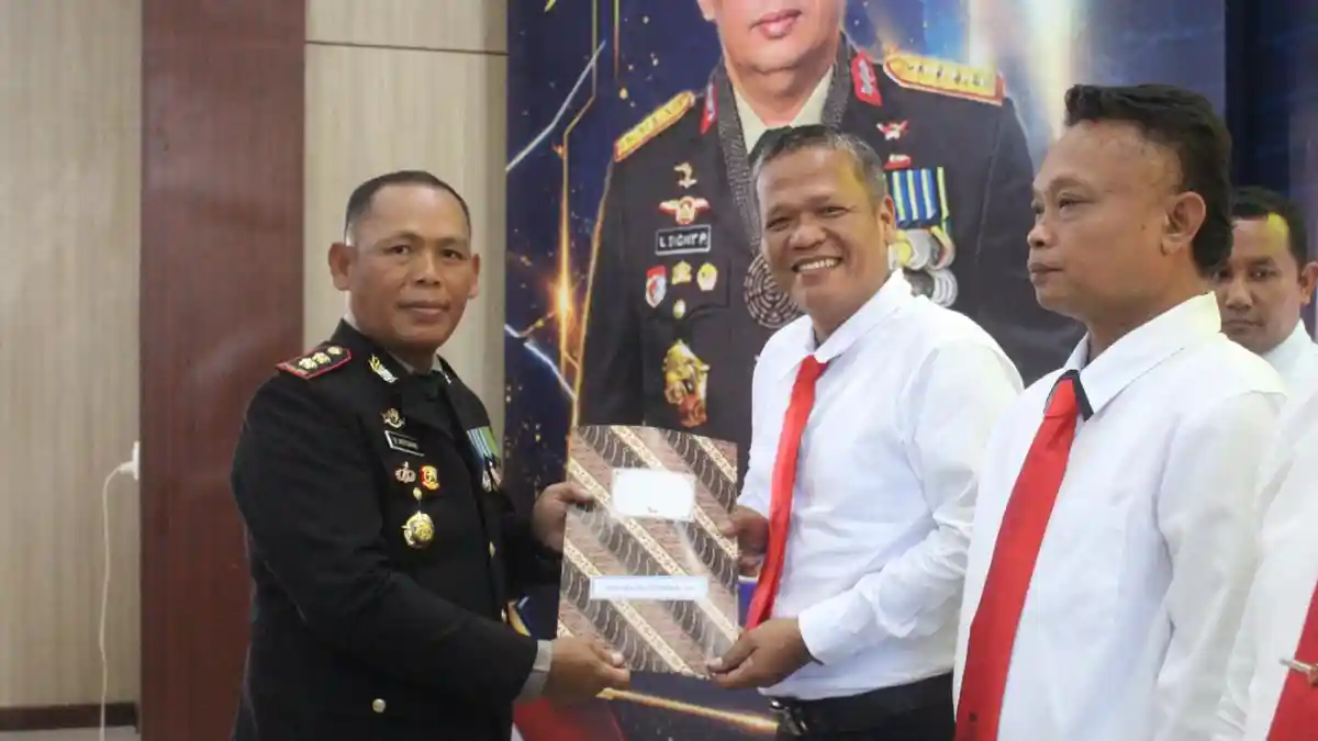 Kapolres Simalungun Beri Apresiasi Ipda Bolon Hot Situngkir dan Tim Reskrim Polsek Gunung Malela - Tribun-medan.com