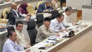 Yandri-Susanto-dicecar-DPR.jpg