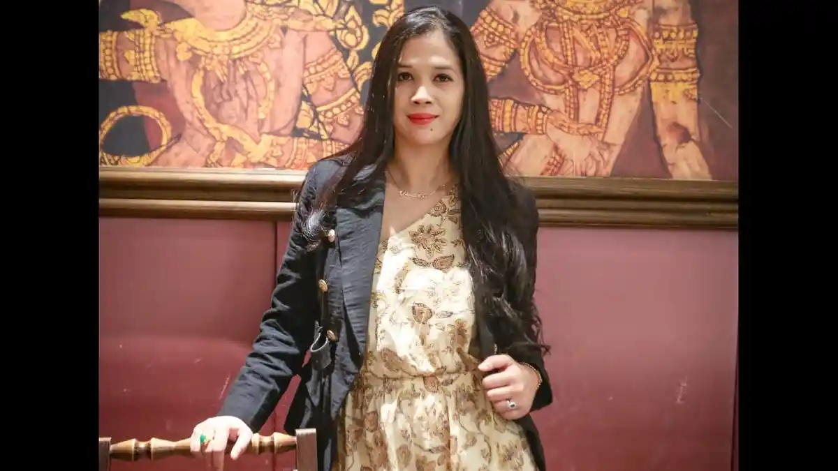 Novita Emilda Bangga Koleksi Gaun Batik Miss Face of Humanity Rancangan ...