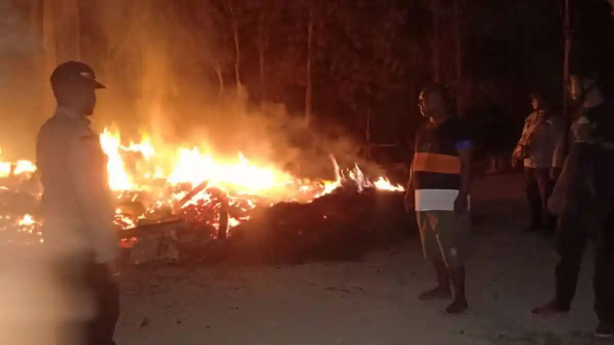 BREAKING NEWS: Buntut Kasus Penganiayaan, Rumah Warga Bonetasea Malaka Dibakar