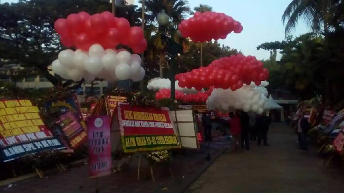 Ahok Ucapkan Terima Kasih Kantornya Meriah dengan Balon