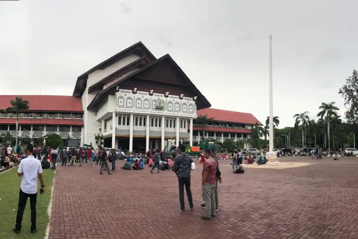 Massa KMAB Ingin Jumpa Plt Gubernur Aceh, Pangdam, Kapolda, dan Wali Nanggroe Bahas Soal OTT KPK