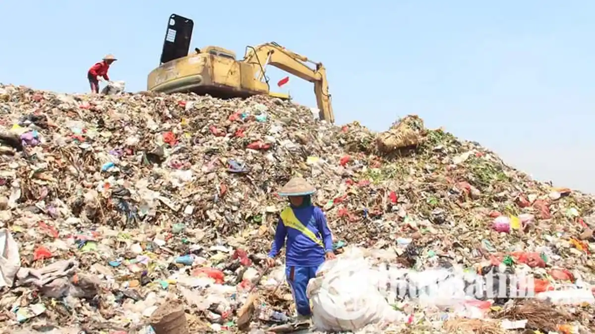 TPA Jabon Sidoarjo Sudah Overload, Tapi Sampah Terus Ditumpuk, Sanitary Landfill Belum Beroperasi