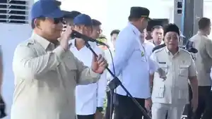 Momen-Gubernur-Gorontalo-Gusnar-Ismail-berinteraksi-dengan-Wali-Kota-Gorontalo-Adhan-Dambea.jpg