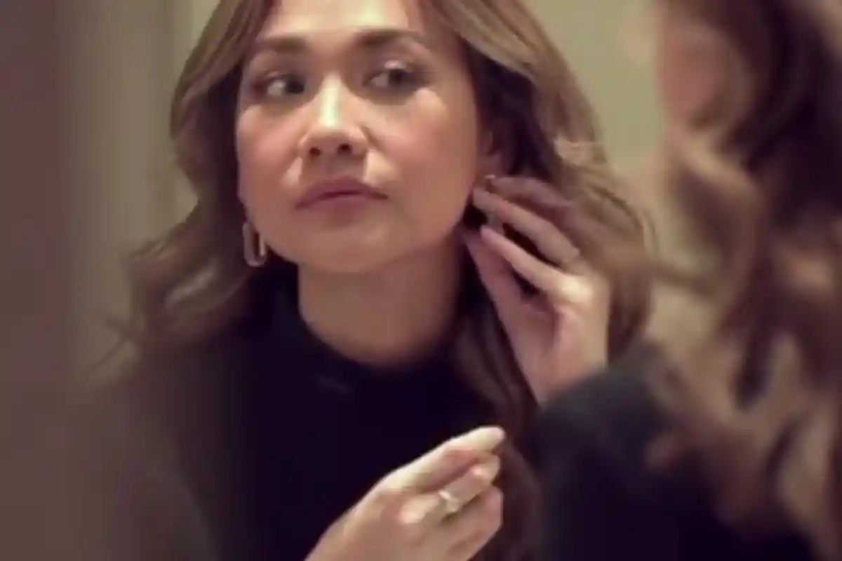 Cincin Emas di Jari BCL Bikin Salfok saat Pasang Pose Sendu, Bikin Penasaran, Kok ada Dua?