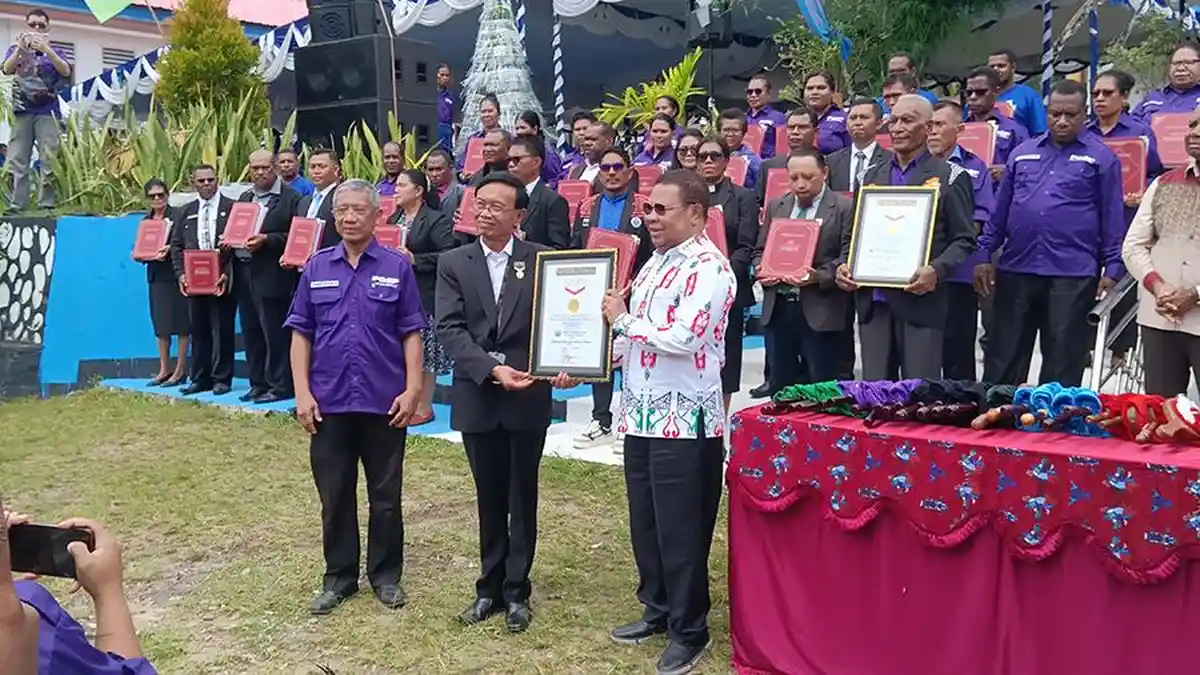 Pecahkan Rekor MURI, Penulisan Alkitab di Manokwari Hanya dalam Satu Jam, Libatkan 3.870 Orang