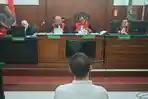 SIDANG-PERDANA-Terdakwa-Kasus-Perusakan-Rumah-Nenek-Elina-Widjajanti.jpg