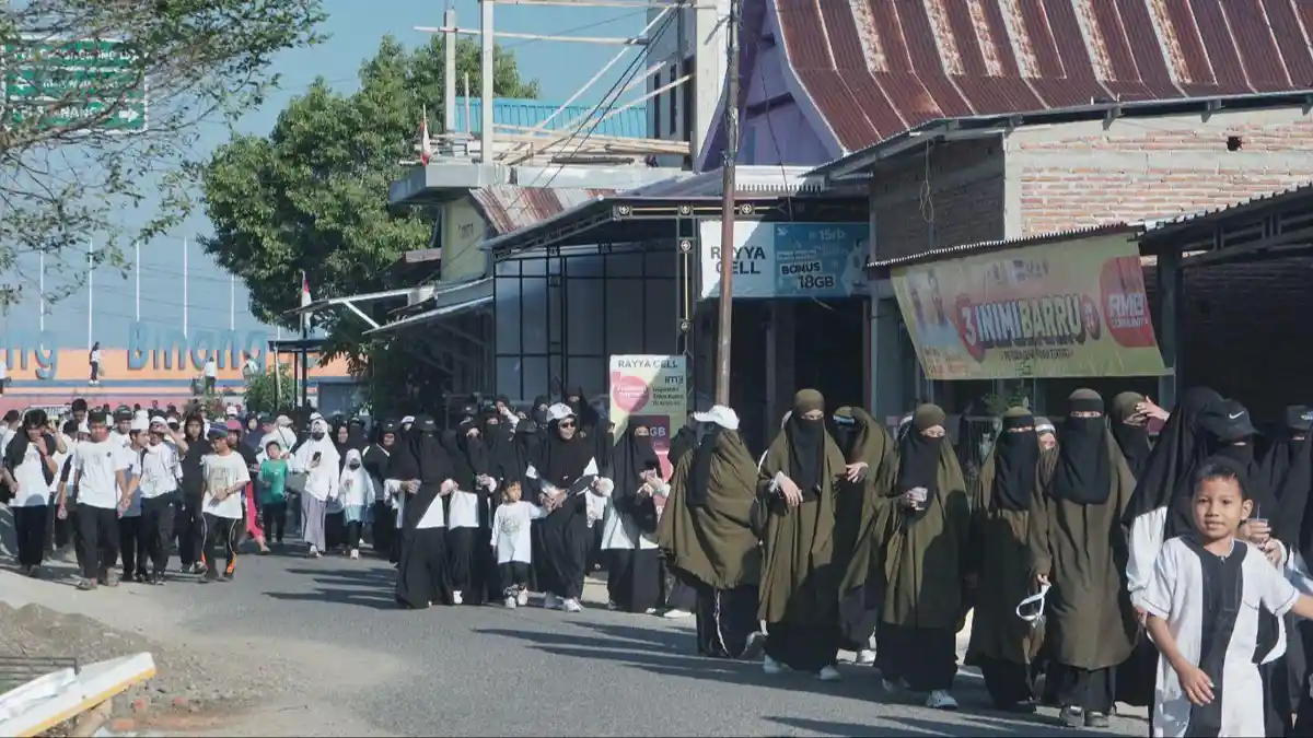 Semarak Hari Santri 2024, Pondok Modern Kurir Langit Gelar Jalan santai Bersama Santri