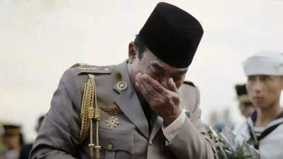 Saat Bung Karno Dikepung Demonstran, Mantan Ajudan Soekarno Beberkan hal Ini