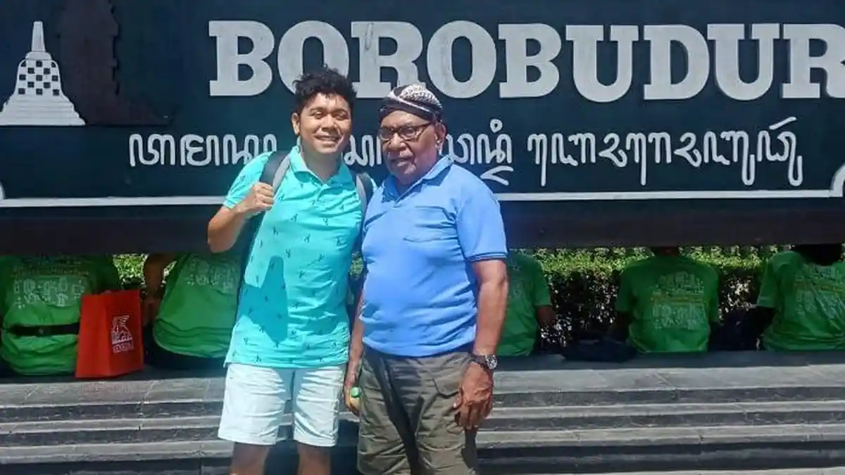 Kisah Ayah Billy Mambrasar Jadi Guru Honorer 40 Tahun, Pernah Dibayar Pakai Sagu