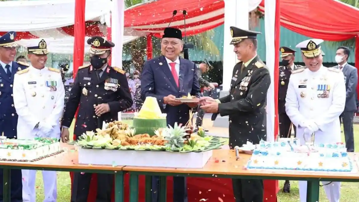 Gubernur Sulawesi Utara Jadi Inspektur Upacara HUT ke-77 TNI di Markas Kodam XIII/Merdeka