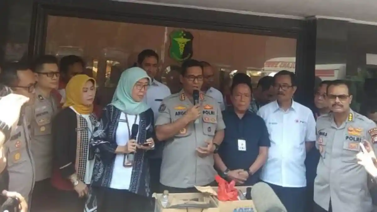 Polda Metro Jaya, Dinkes Pemprov DKI dan PMI Beri Klarifikasi Ambulans Berisi Batu dan Bensin