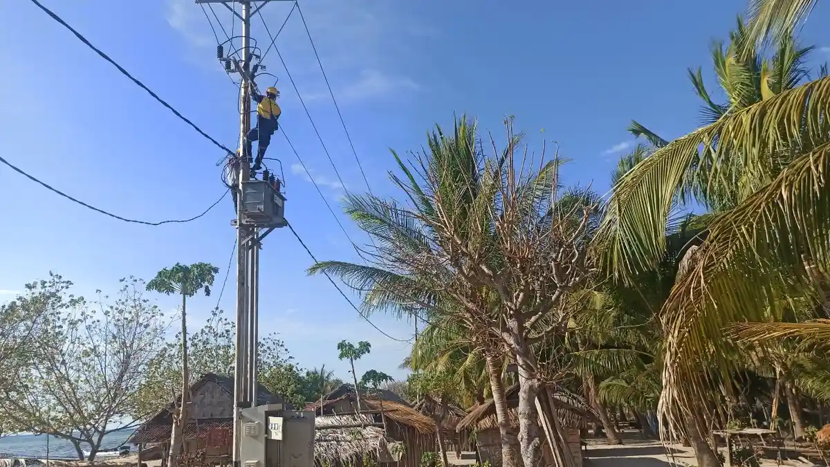 PLN UIW MMU Ajak Warga Bersama-sama Jaga Kebersihan di Sekitar Jaringan Listrik