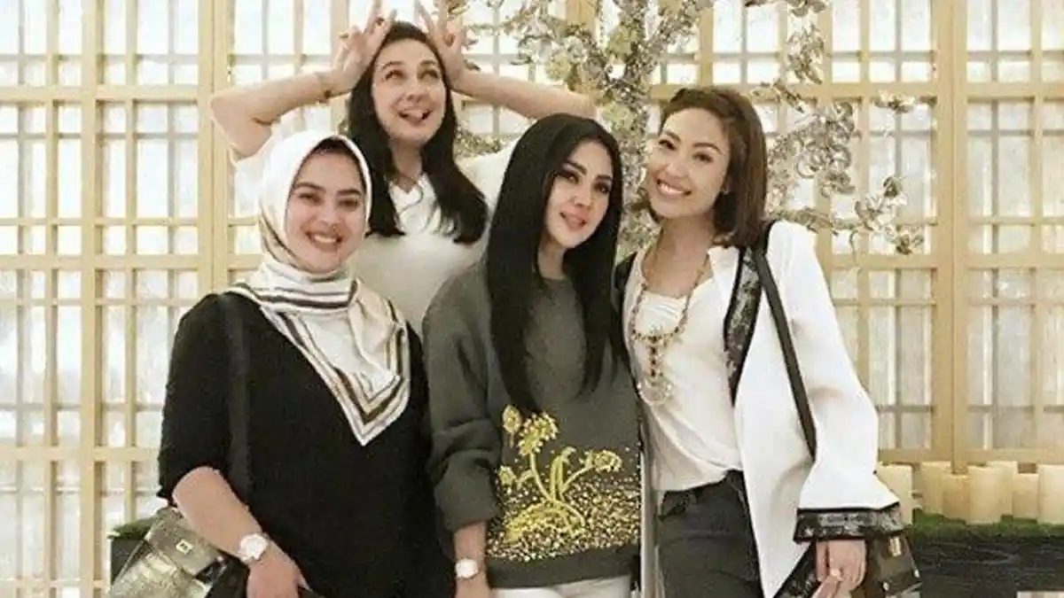 Sempat Dirundung Kesedihan, Luna Maya Diramal Sedang Dekat dengan Pria Mirip Reino Barack