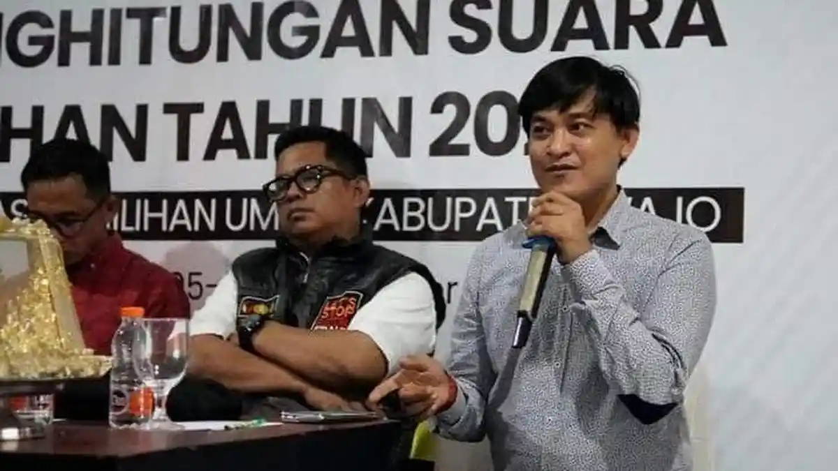 Bawaslu dan KPU Wajo Minta Paslon Copot APK Jelang Hari Pencoblosan