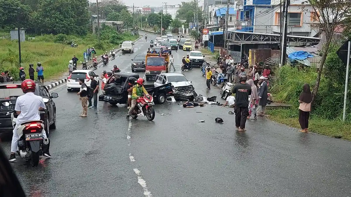 Kecelakaan Beruntun di Balikpapan di Jalan Menurun, Satu Korban tak Sadarkan Diri