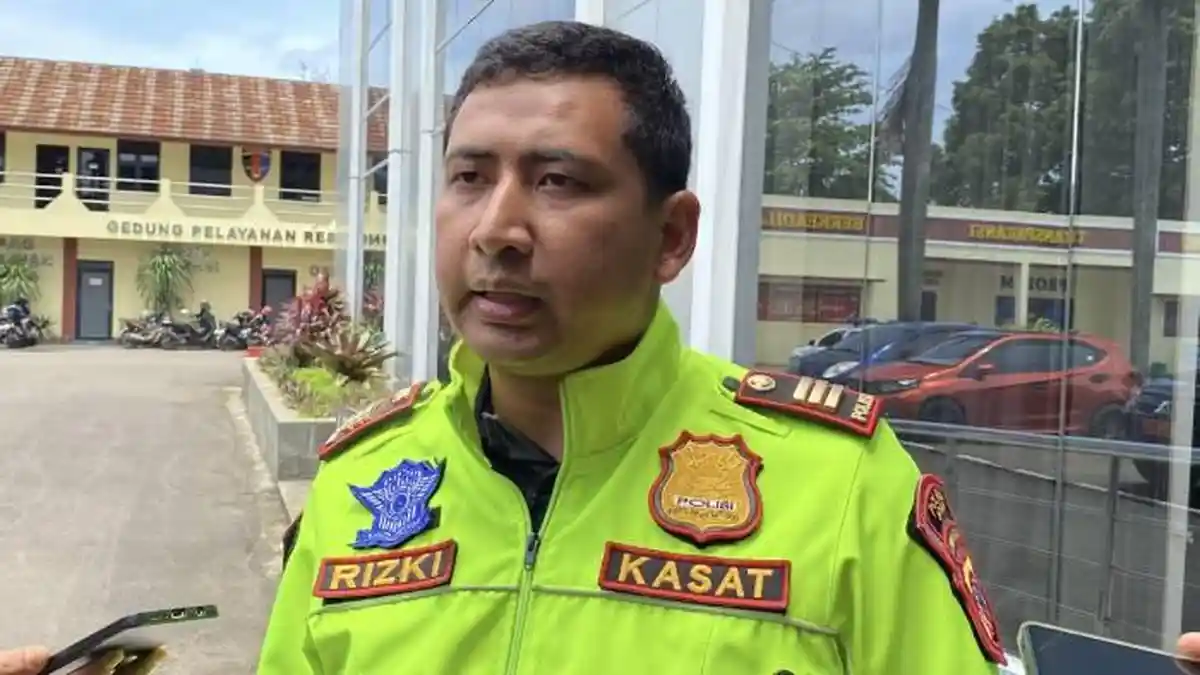 Terungkap! Sosok Patwal Arogan yang Tendang Pemotor di Puncak Bogor, Sudah Resmi Dicopot