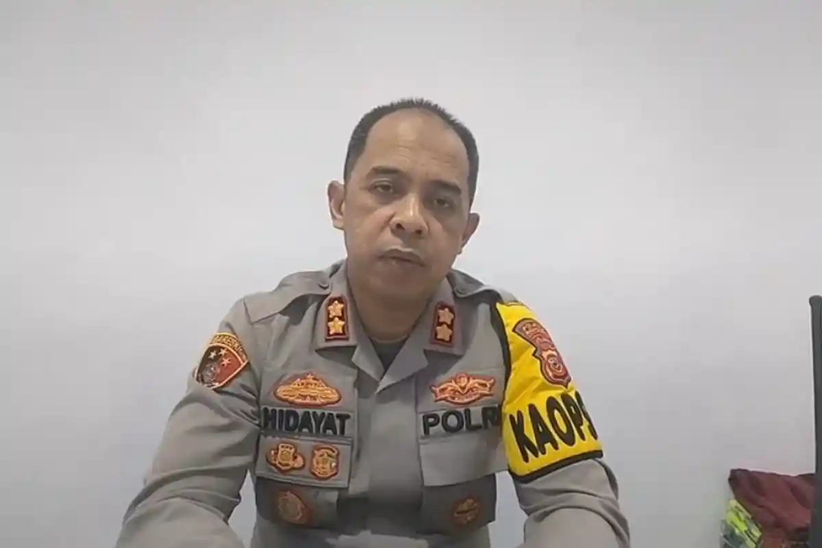 Bertugas Saat Idul Fitri, Kapolres Pangandaran Hanya Bisa Video Call Dengan Orangtua & Istri