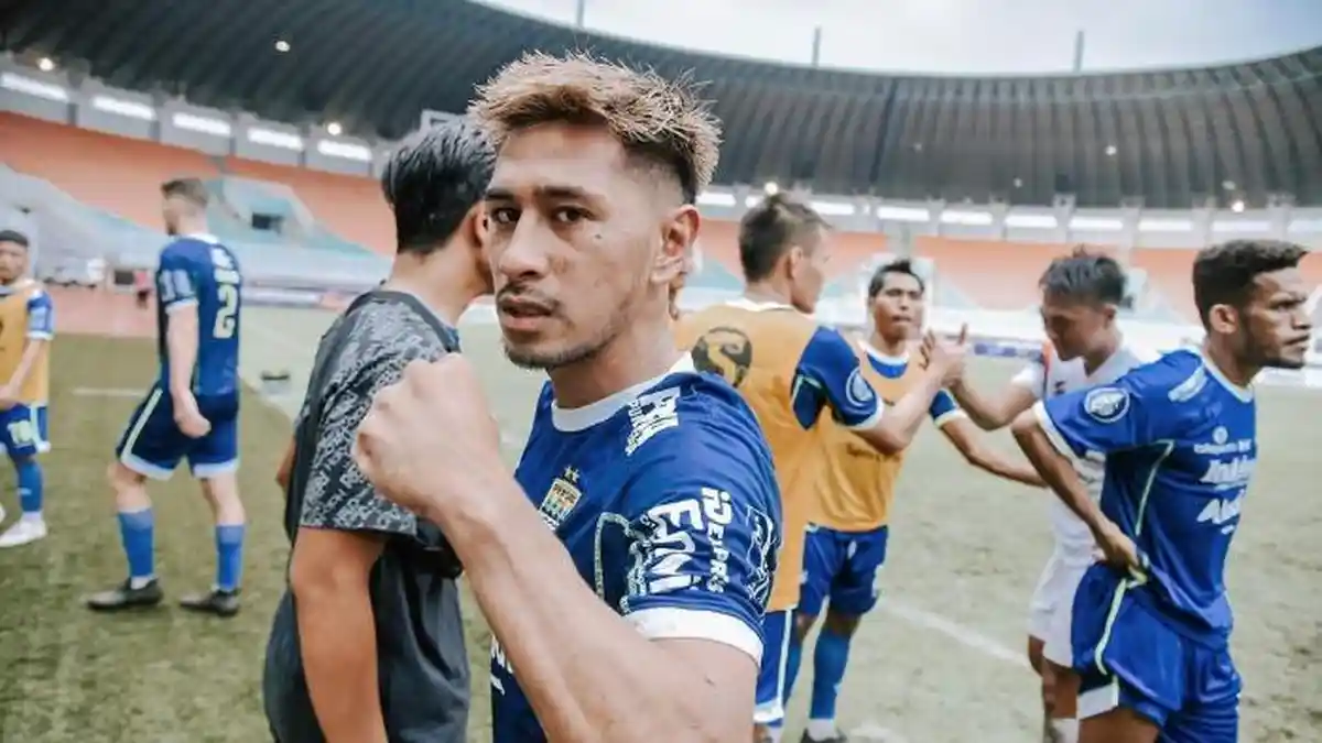 Daisuke Sato Selangkah Lagi Out dari Persib Bandung, Persis Solo dan PSS Sleman Yakin Tak Tertarik?
