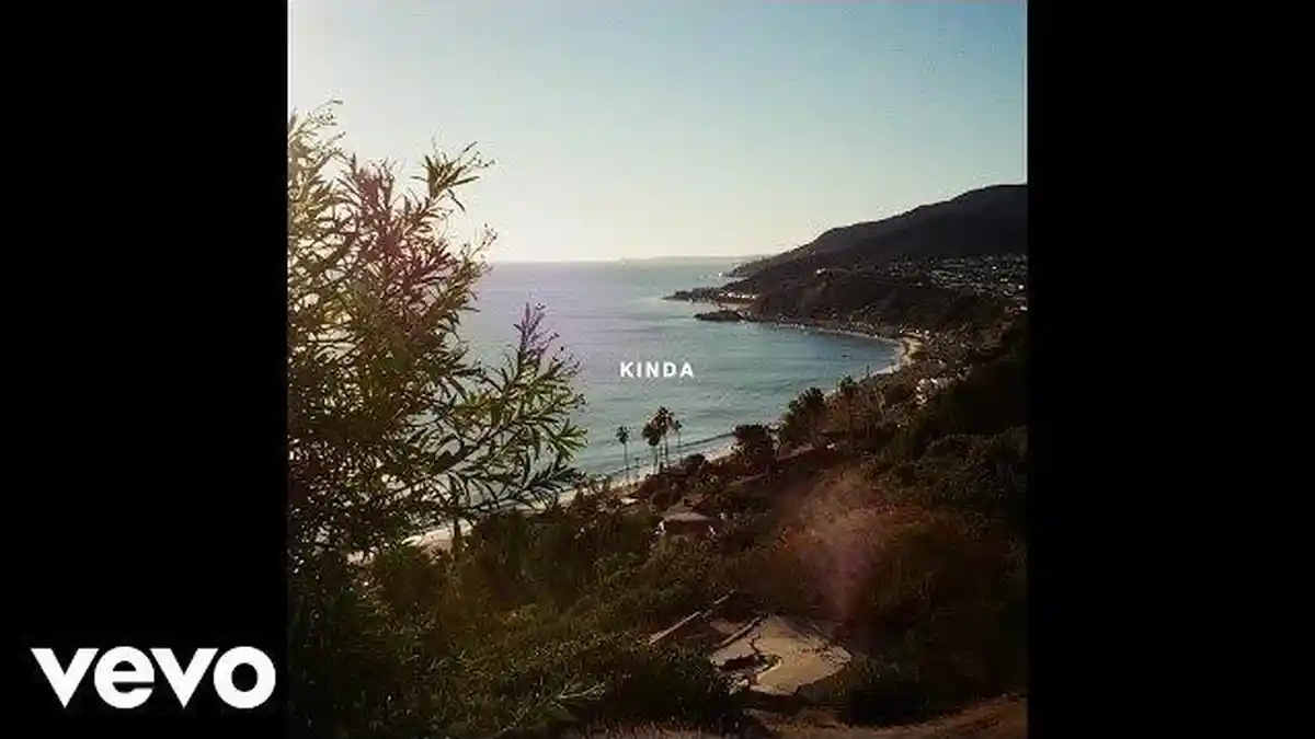 Lirik dan Terjemahan Lagu LANY - Pink Skies: Lagu Cinta Kala Senja