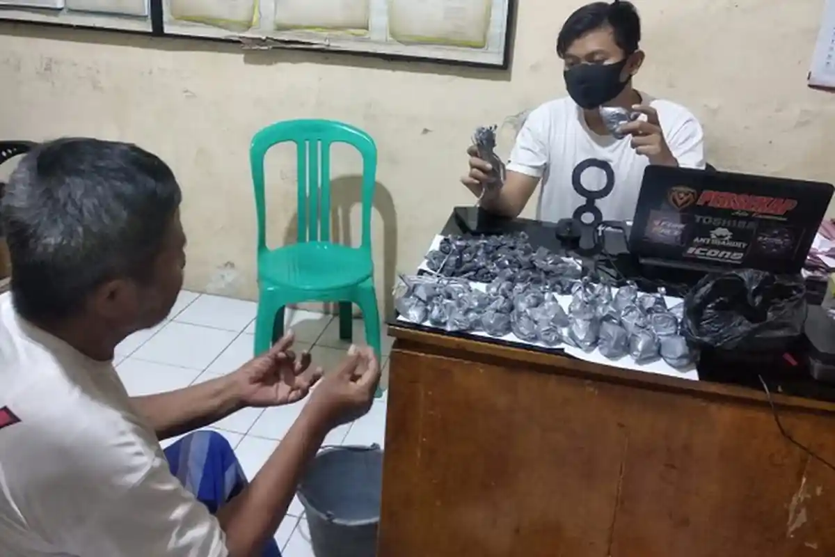 Simpan 29 Bungkus Bubuk Mercon, Warga Kedungwuni Pekalongan Diamankan Polisi. Dikenakan Wajib Lapor