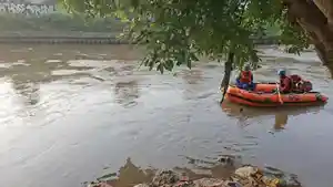 ORANG-TENGGELAM-Petugas-saat-melakukan-pencarian-AG.jpg
