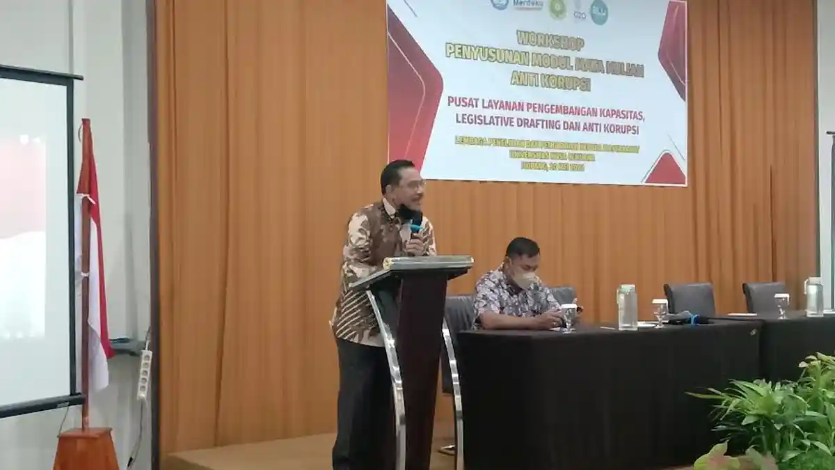 Simplexius Asa Buka Workshop Penyusunan Modul Mata Kuliah Anti Korupsi
